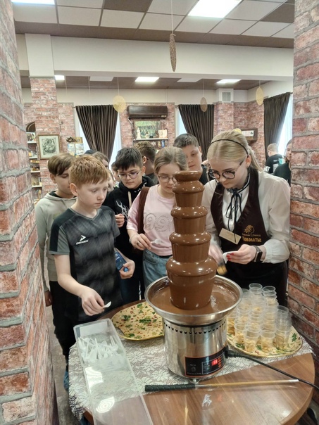 Учащиеся 4д и 5б класса посетили музей шоколадного мастерства г. Барнаула..